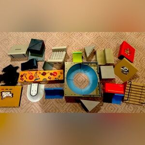 Fingerboard skate board park accessories + 3 tech deck boards